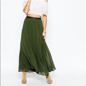 Abercrombie & Fitch Olive Green Pleated Maxi Skirt